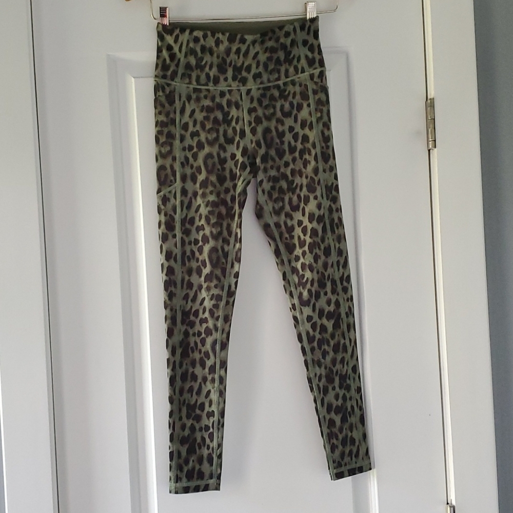 Black/olive green leopard print legging!